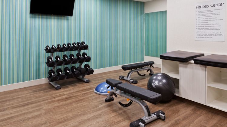Holiday Inn Express & Stes Fayetteville Health Club