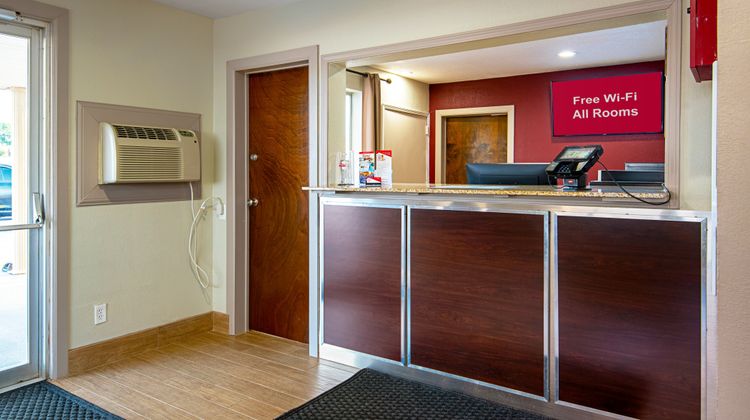 Red Roof Inn Cameron Lobby
