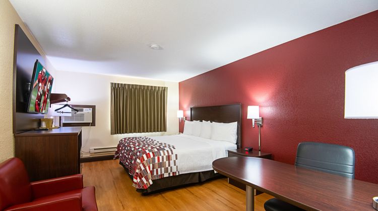 Red Roof Inn Cameron Room