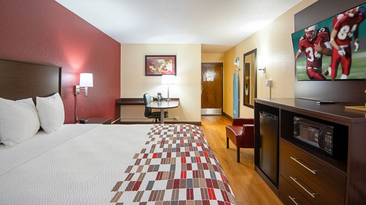 Red Roof Inn Cameron Room