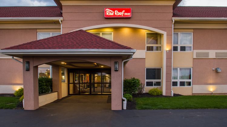 Red Roof Inn Batavia Exterior