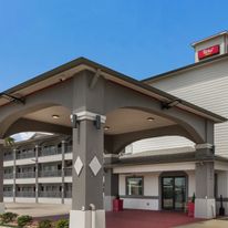 Red Roof PLUS+ Galveston - Beachfront