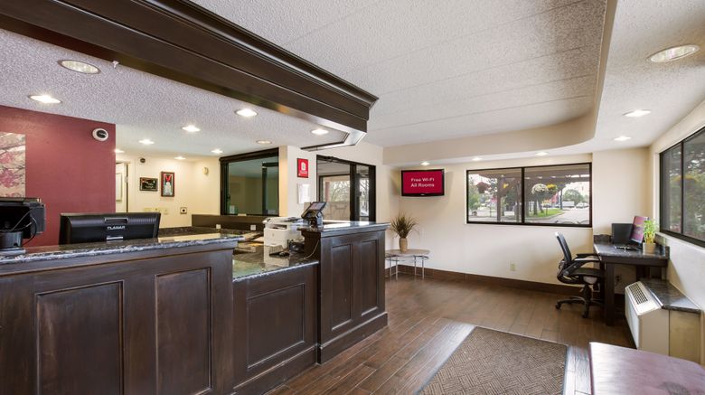 <b>Red Roof Inn Grand Rapids Airport Lobby</b>. Images powered by <a href="https://www.leonardoworldwide.com/" title="Leonardo Worldwide" target="_blank">Leonardo</a>.