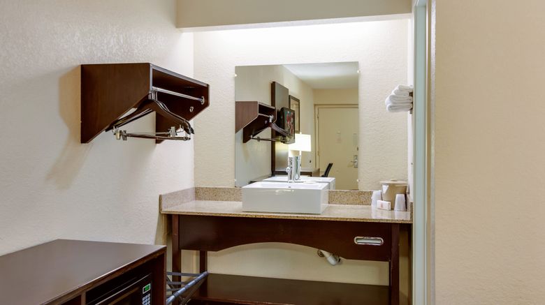 <b>Red Roof Inn Grand Rapids Airport Room</b>. Images powered by <a href="https://www.leonardoworldwide.com/" title="Leonardo Worldwide" target="_blank">Leonardo</a>.