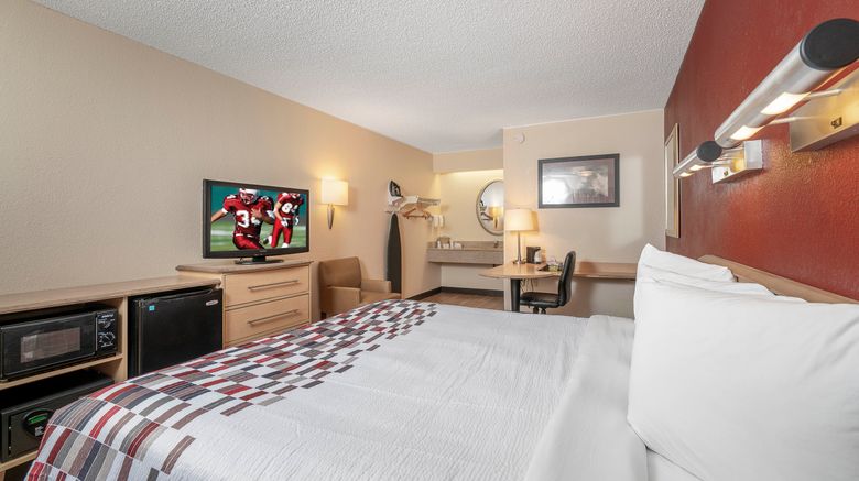 <b>Red Roof Inn Detroit-Roseville/St Clair Room</b>. Images powered by <a href="https://www.leonardoworldwide.com/" title="Leonardo Worldwide" target="_blank">Leonardo</a>.