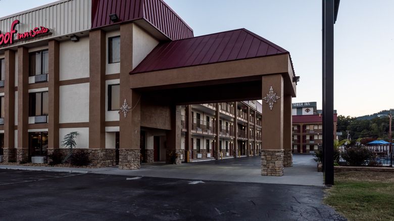 <b>Red Roof Inn & Suites Pigeon Forge Pkwy Exterior</b>. Images powered by <a href="https://www.leonardoworldwide.com/" title="Leonardo Worldwide" target="_blank">Leonardo</a>.