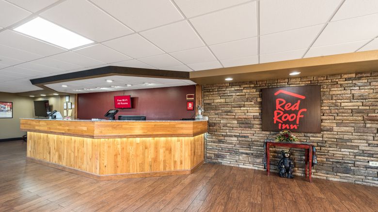 <b>Red Roof Inn & Suites Pigeon Forge Pkwy Lobby</b>. Images powered by <a href="https://www.leonardoworldwide.com/" title="Leonardo Worldwide" target="_blank">Leonardo</a>.