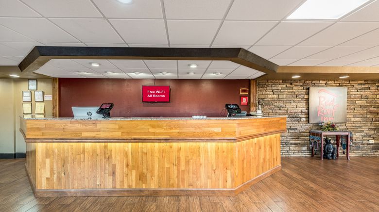 <b>Red Roof Inn & Suites Pigeon Forge Pkwy Lobby</b>. Images powered by <a href="https://www.leonardoworldwide.com/" title="Leonardo Worldwide" target="_blank">Leonardo</a>.