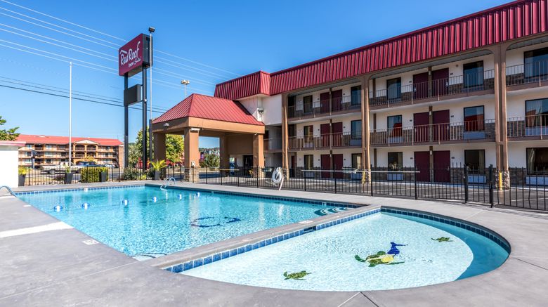 <b>Red Roof Inn & Suites Pigeon Forge Pkwy Pool</b>. Images powered by <a href="https://www.leonardoworldwide.com/" title="Leonardo Worldwide" target="_blank">Leonardo</a>.