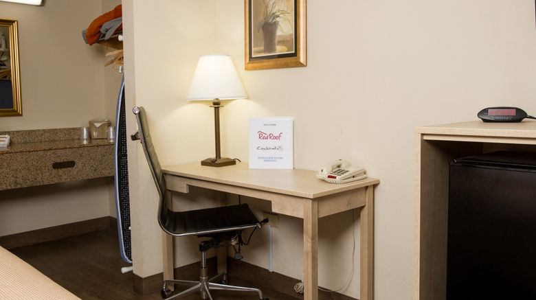 <b>Red Roof Inn & Suites Pigeon Forge Pkwy Room</b>. Images powered by <a href="https://www.leonardoworldwide.com/" title="Leonardo Worldwide" target="_blank">Leonardo</a>.
