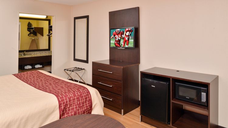 Red Roof Inn Marietta Suite