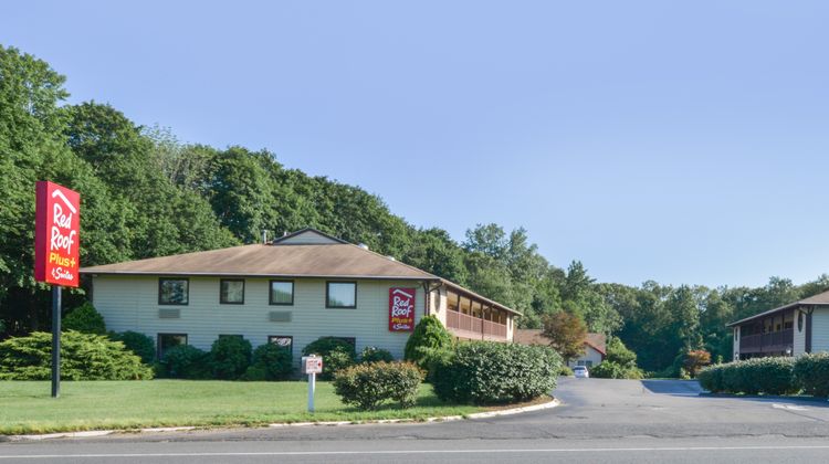 Red Roof PLUS+ & Suites Guilford Exterior