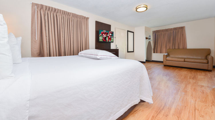 Red Roof PLUS+ & Suites Guilford Suite