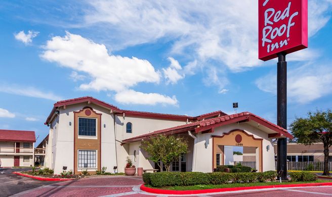 Red Roof Inn Houston East - I-10 Exterior