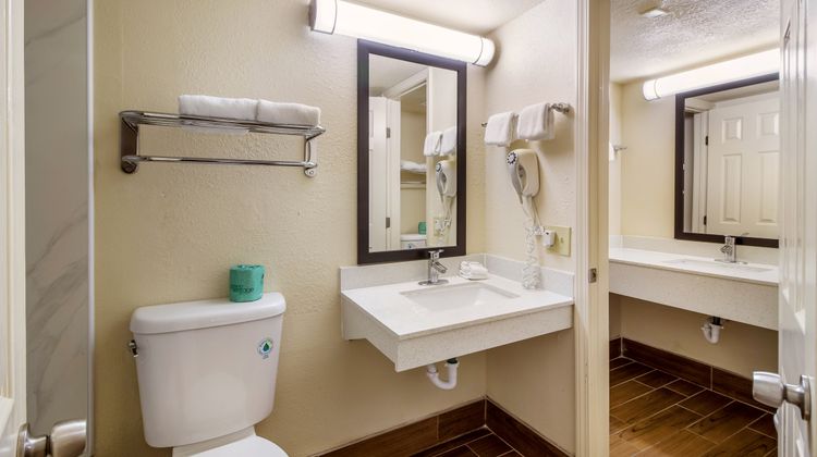 Red Roof Inn Houston East - I-10 Room