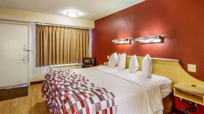 <b>Red Roof Inn Detroit - Plymouth/Canton Room</b>. Images powered by <a href="https://www.leonardoworldwide.com/" title="Leonardo Worldwide" target="_blank">Leonardo</a>.