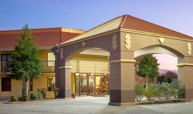 Red Roof Inn & Suites Oxford Exterior