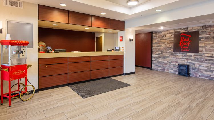 Red Roof Inn & Suites Indianapolis Arprt Lobby