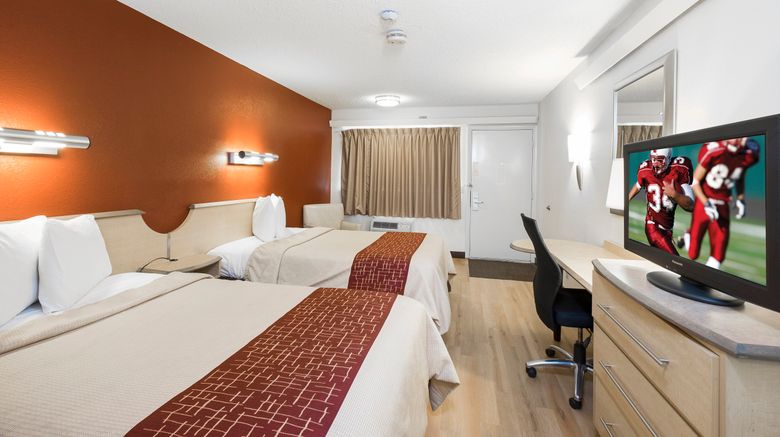 <b>Red Roof Inn Parkersburg Room</b>. Images powered by <a href="https://www.leonardoworldwide.com/" title="Leonardo Worldwide" target="_blank">Leonardo</a>.