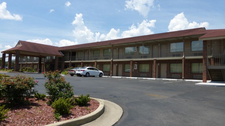 <b>Red Roof Inn & Suites Cleveland, TN Exterior</b>. Images powered by <a href="https://www.leonardoworldwide.com/" title="Leonardo Worldwide" target="_blank">Leonardo</a>.