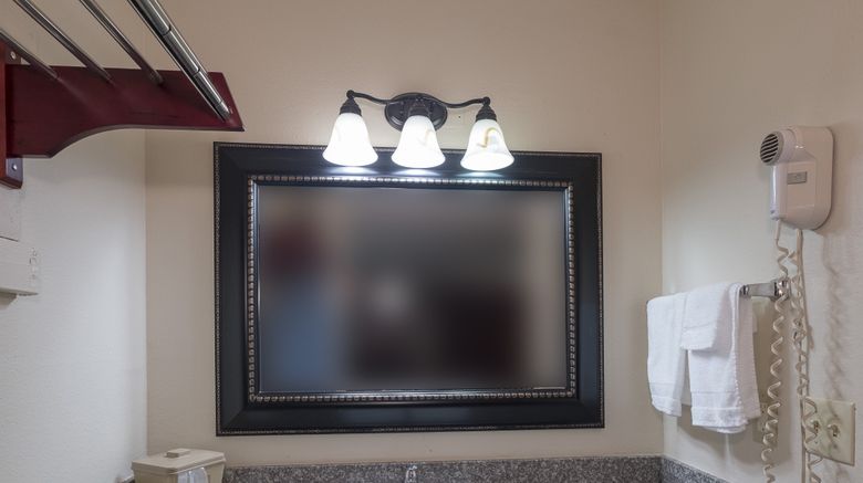<b>Red Roof Inn Chipley Room</b>. Images powered by <a href="https://www.leonardoworldwide.com/" title="Leonardo Worldwide" target="_blank">Leonardo</a>.