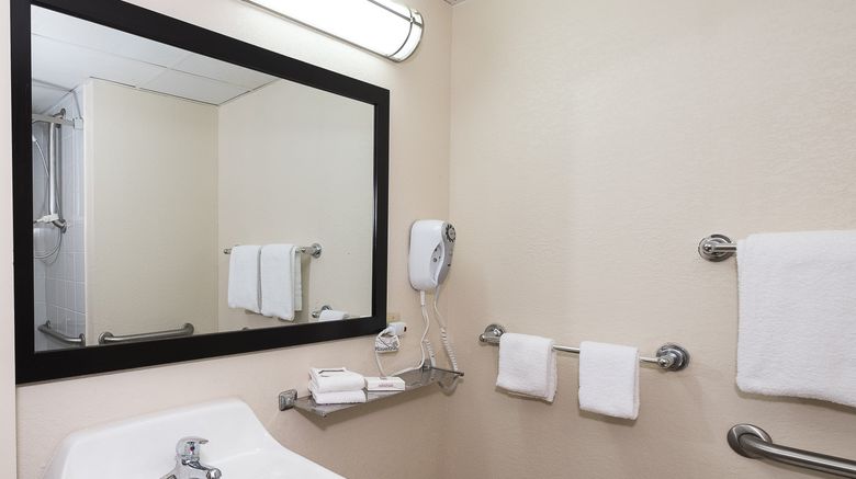 <b>Red Roof Inn Cortland Room</b>. Images powered by <a href="https://www.leonardoworldwide.com/" title="Leonardo Worldwide" target="_blank">Leonardo</a>.