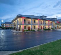 Red Roof Inn & Suites Calhoun Exterior