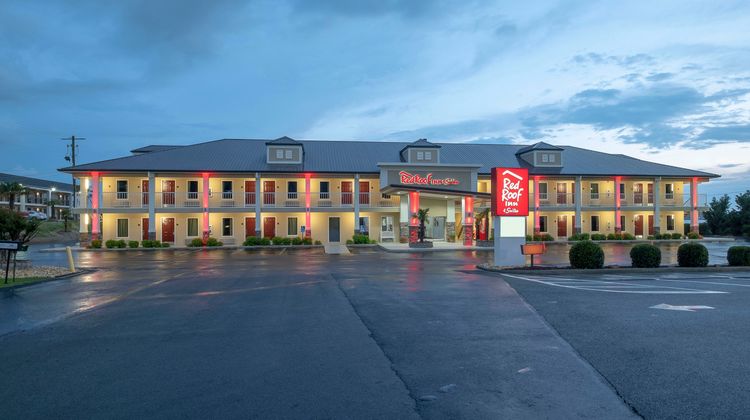 Red Roof Inn & Suites Calhoun Exterior
