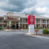 Red Roof Inn & Suites Calhoun