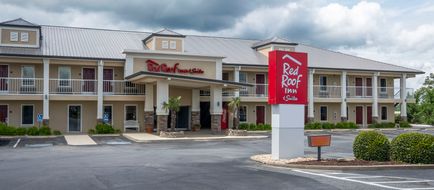 Red Roof Inn & Suites Calhoun Exterior