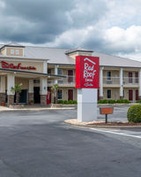 Red Roof Inn & Suites Calhoun