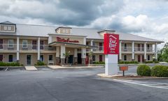 Red Roof Inn & Suites Calhoun