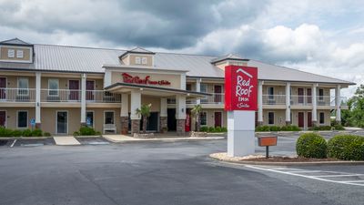 Red Roof Inn & Suites Calhoun