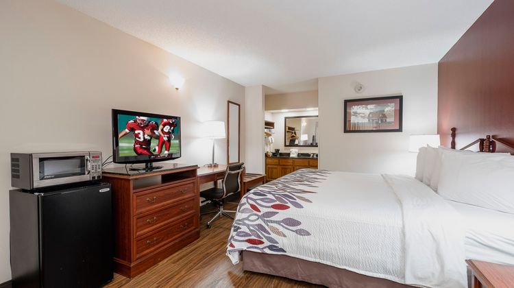 Red Roof Inn & Suites Calhoun Room