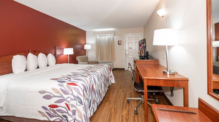 Red Roof Inn & Suites Calhoun Room