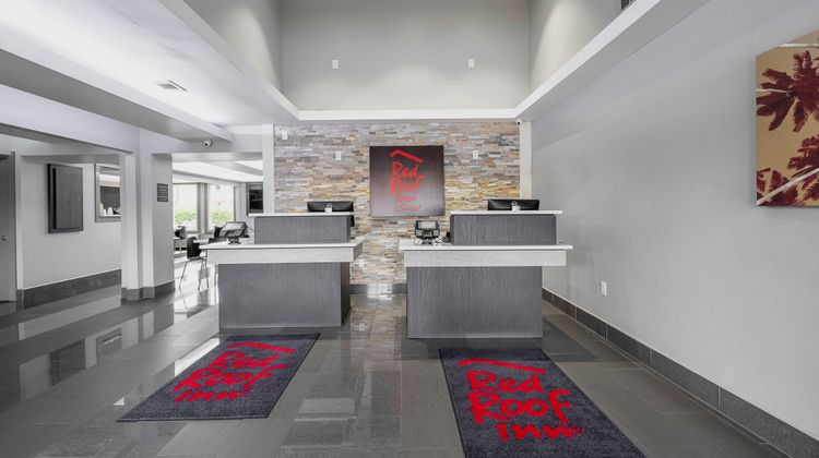 Red Roof Inn & Suites Calhoun Lobby