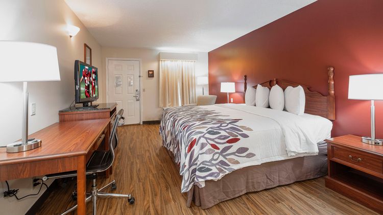 Red Roof Inn & Suites Calhoun Suite