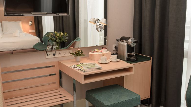 <b>Amadi Panorama Hotel Room</b>. Images powered by <a href="https://www.leonardoworldwide.com/" title="Leonardo Worldwide" target="_blank">Leonardo</a>.