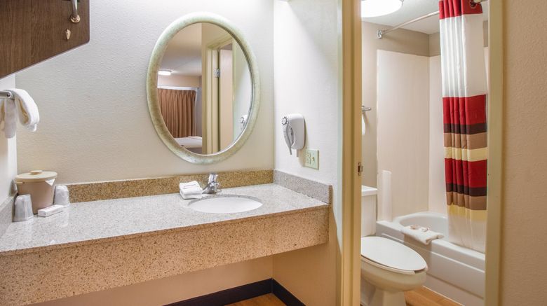 <b>Red Roof Inn Kalamazoo West-Western MI Room</b>. Images powered by <a href="https://www.leonardoworldwide.com/" title="Leonardo Worldwide" target="_blank">Leonardo</a>.