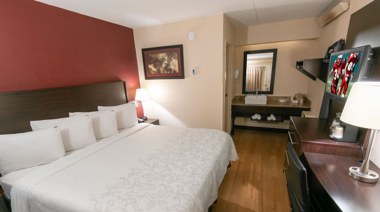 Red Roof PLUS+ Pittsburgh South-Airport Room