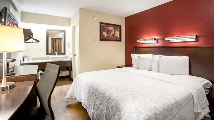 Red Roof PLUS+ Pittsburgh South-Airport Room