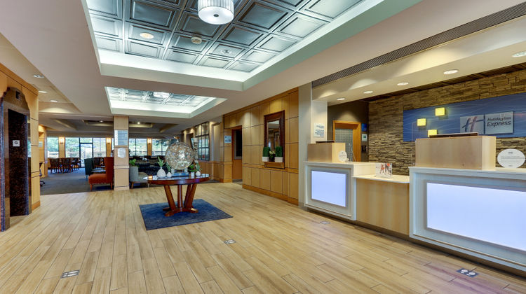 Holiday Inn Aberdeen-Chesapeake House Lobby