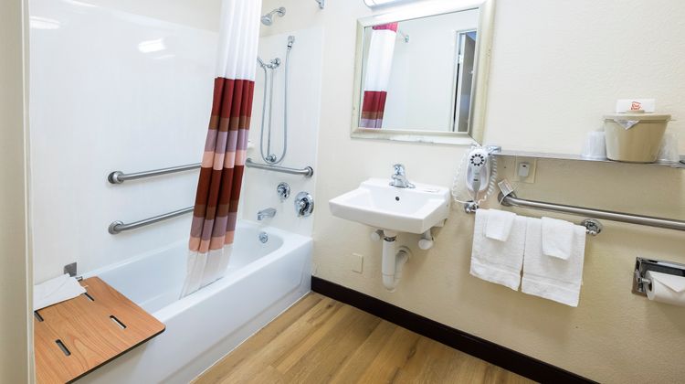 Red Roof Inn Louisville East-Hurstbourne Room