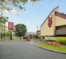 Red Roof Inn Louisville East-Hurstbourne Exterior