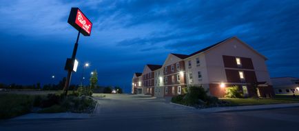 Red Roof Inn & Suites Dickinson Exterior