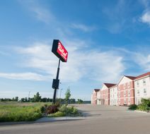 Red Roof Inn & Suites Dickinson Exterior