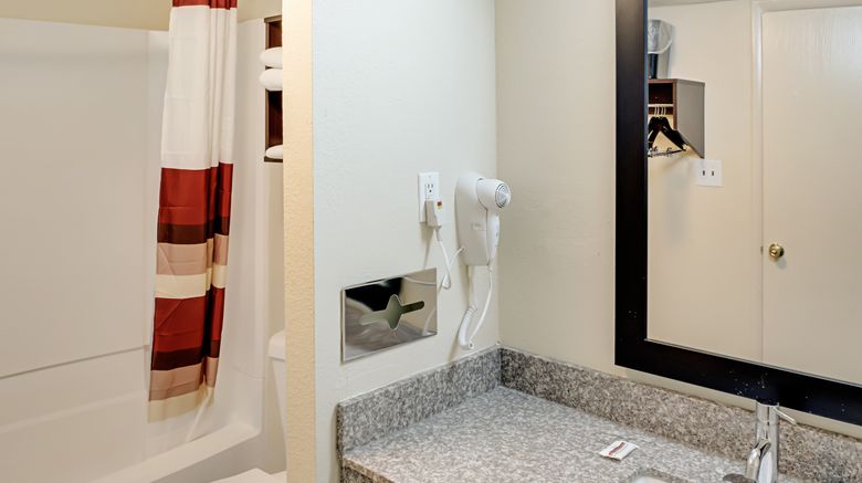 <b>Red Roof Inn Indianapolis East Room</b>. Images powered by <a href="https://www.leonardoworldwide.com/" title="Leonardo Worldwide" target="_blank">Leonardo</a>.