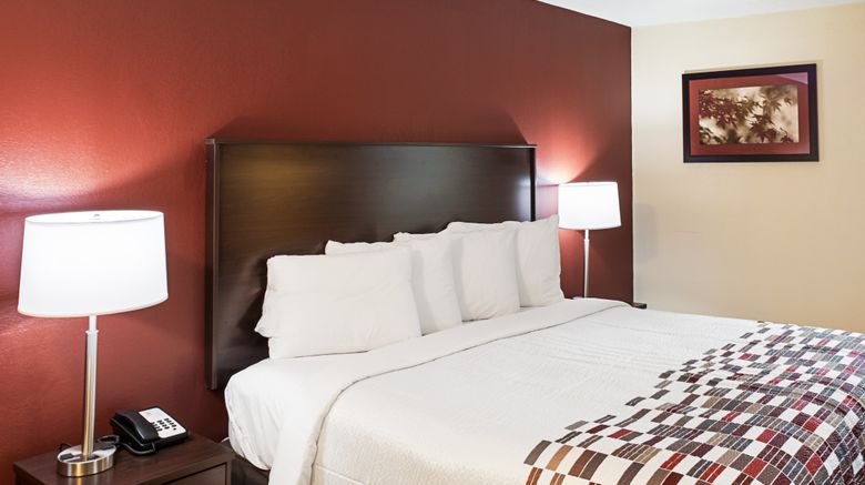 <b>Red Roof Inn Indianapolis East Room</b>. Images powered by <a href="https://www.leonardoworldwide.com/" title="Leonardo Worldwide" target="_blank">Leonardo</a>.