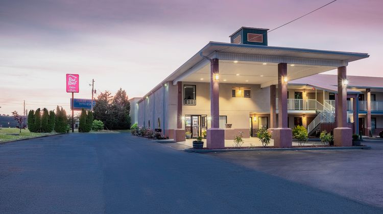 Red Roof Inn & Suites Rome Exterior
