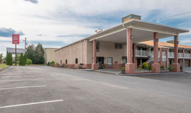 Red Roof Inn & Suites Rome Exterior